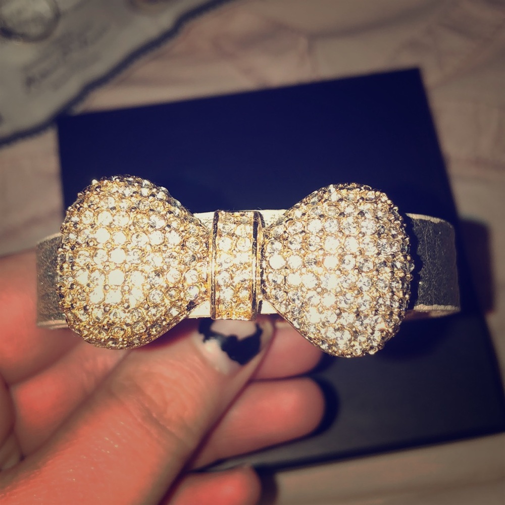 🚫SOLD🚫 Rhinestone Bow Bracelet - Picture 1 of 3